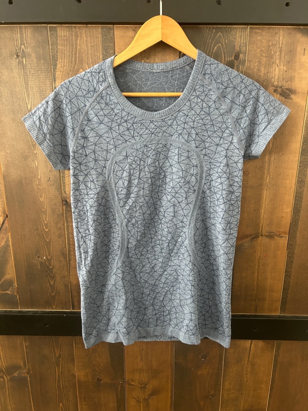 Lululemon Women’s Size 10 Textured Heather Blue Short Sleeve Tee